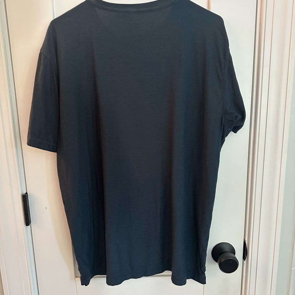 Vuori Dark Navy Short Sleeve Performance Tee - Picture 2 of 2